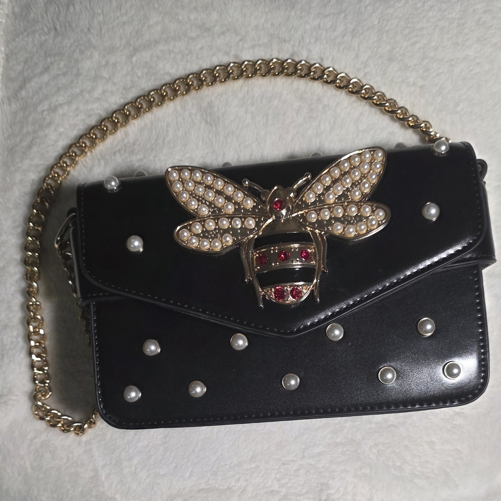Elegant Black Pearl-Embellished Bag with Gold Chain